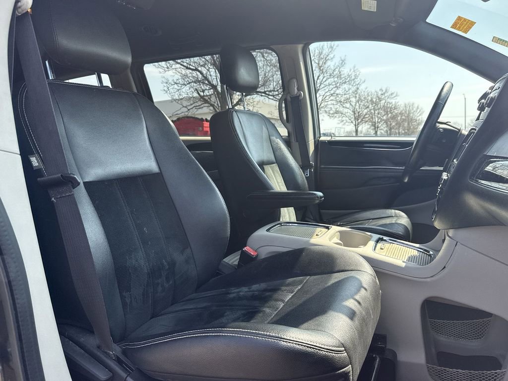 Used 2017 Dodge Grand Caravan SXT image 24