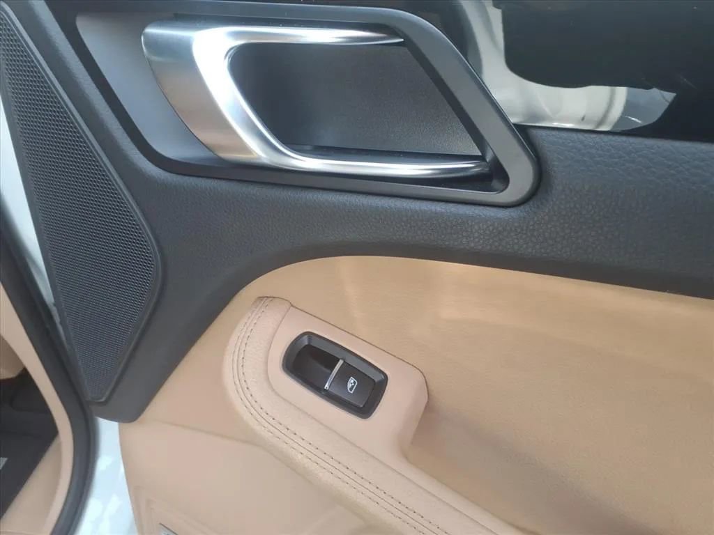 Used 2022 Porsche Macan image 14