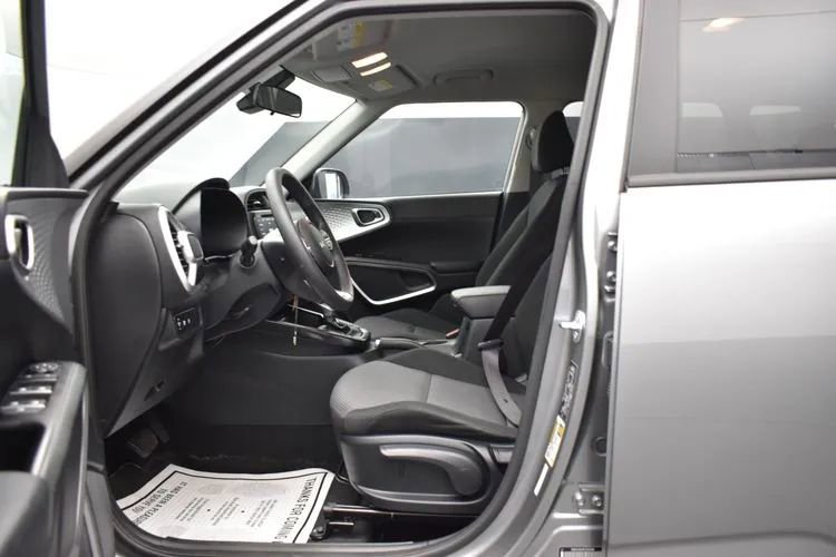Used 2025 Kia Soul LX w/ LX Technology Package FWD image 14