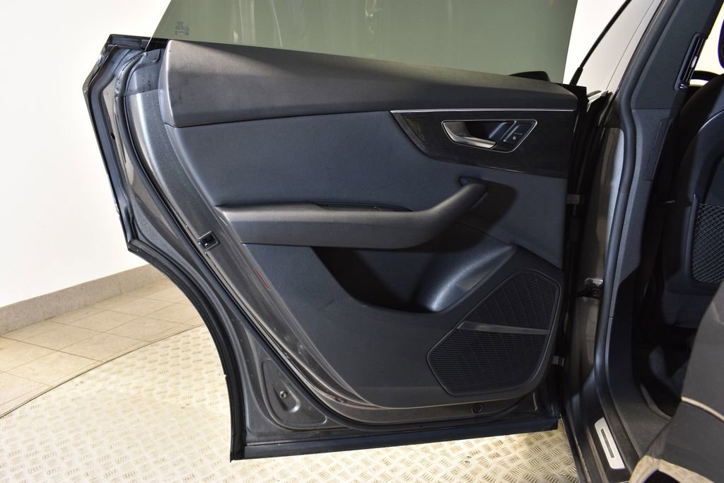 Used 2019 Audi Q8 Premium Plus w/ Premium Plus image 28