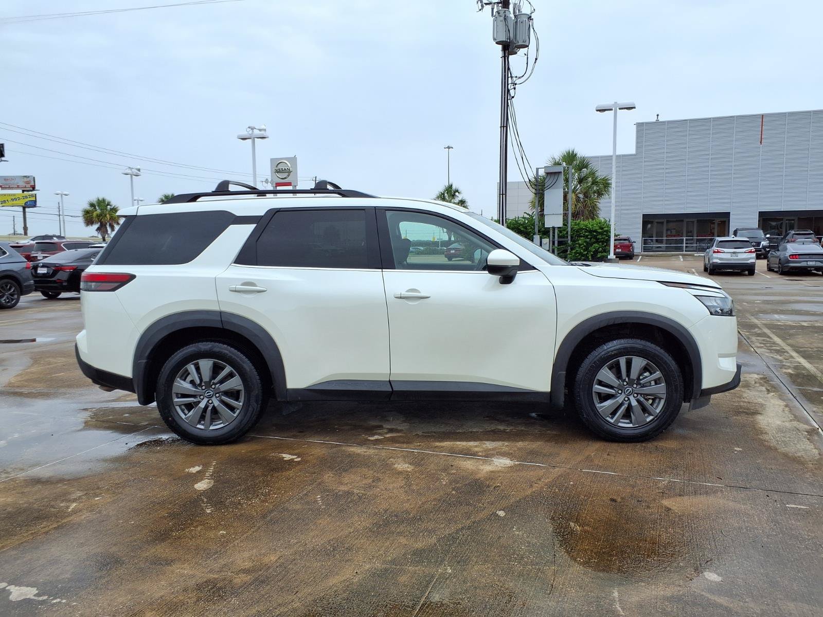 Used 2024 Nissan Pathfinder SV FWD image 11