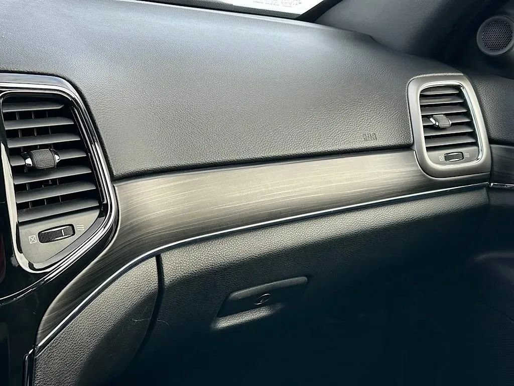 Used 2022 Jeep Grand Cherokee Limited w/ Technology Group image 29