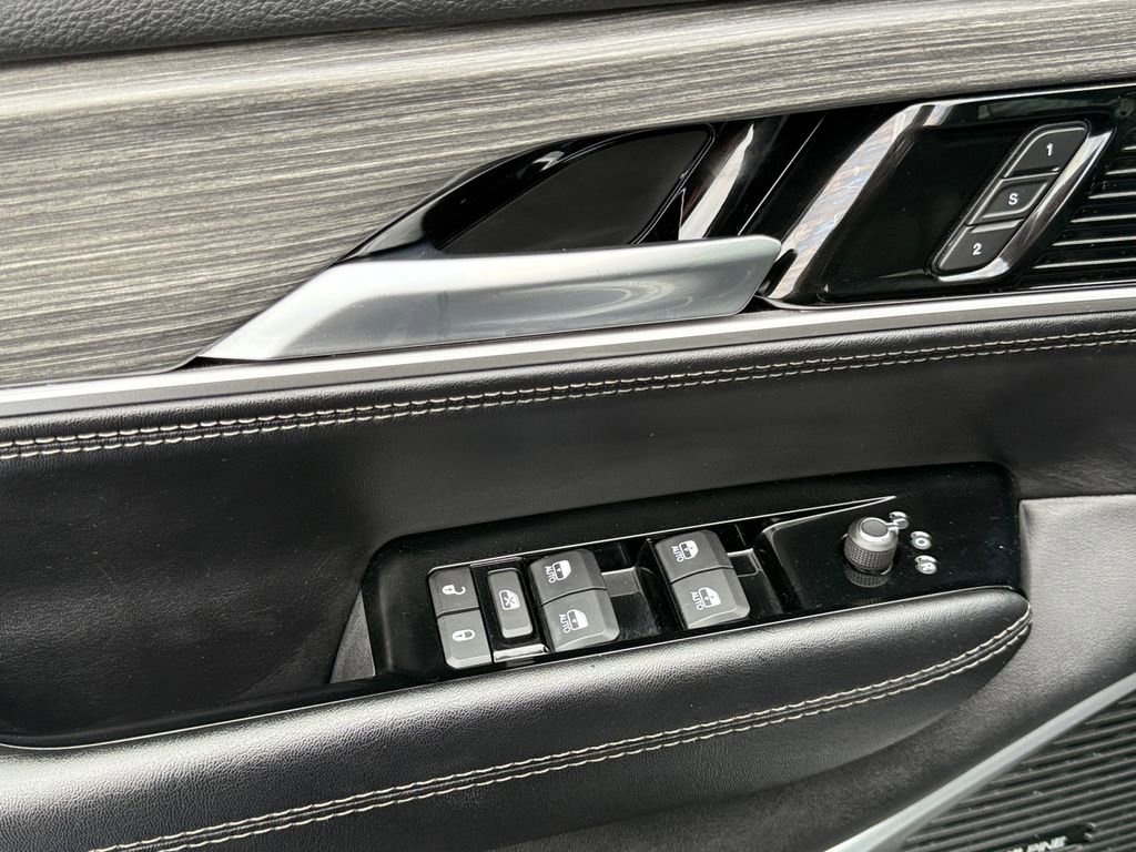 Used 2024 Jeep Wagoneer L Series II w/ Flexible Seating Group image 11