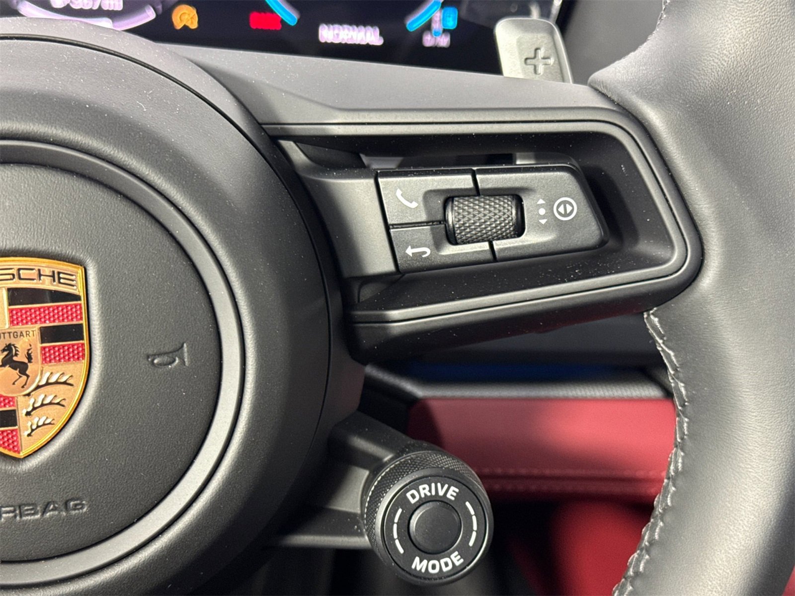 Certified 2025 Porsche Panamera image 29