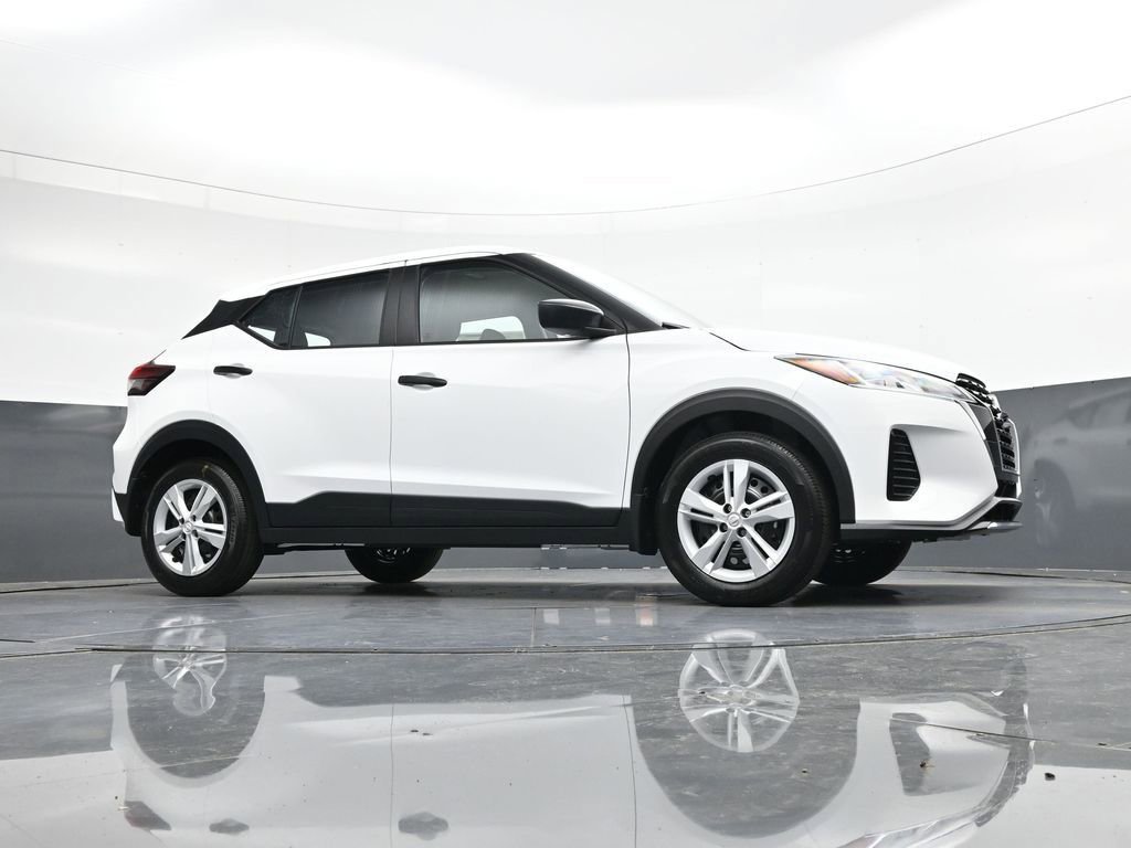 Certified 2025 Nissan Kicks Play S FWD image 31