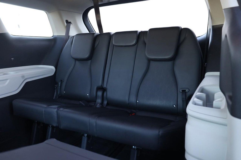 Used 2024 Kia Carnival LX image 26