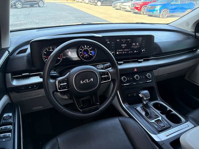 Used 2023 Kia Carnival LX image 27