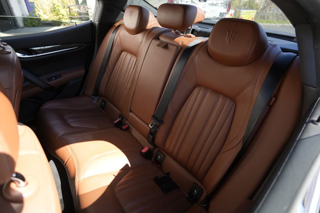Used 2015 Maserati Ghibli S Q4 AWD/4WD image 18