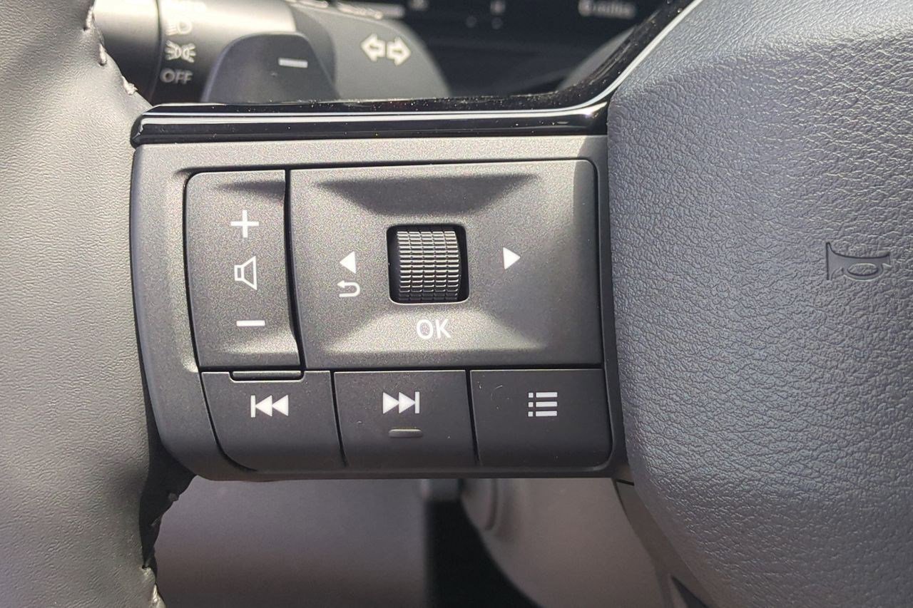 New 2026 Nissan Pathfinder Platinum FWD image 19