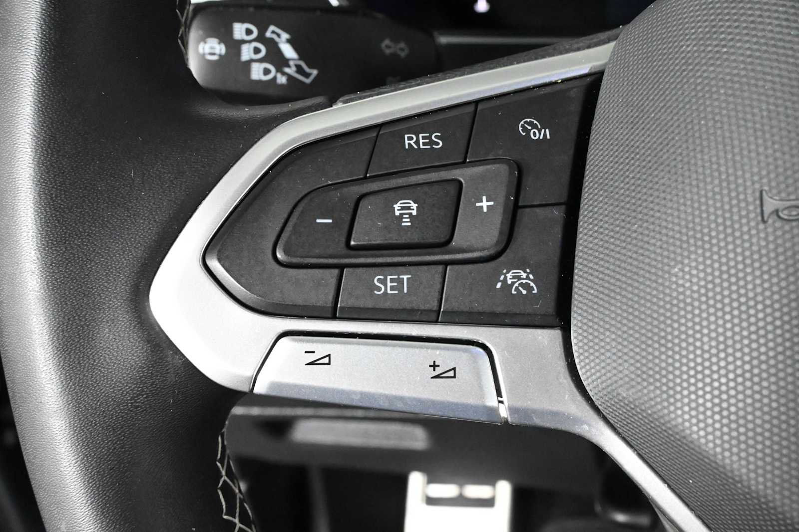 Certified 2023 Volkswagen Tiguan SE R-Line FWD image 20