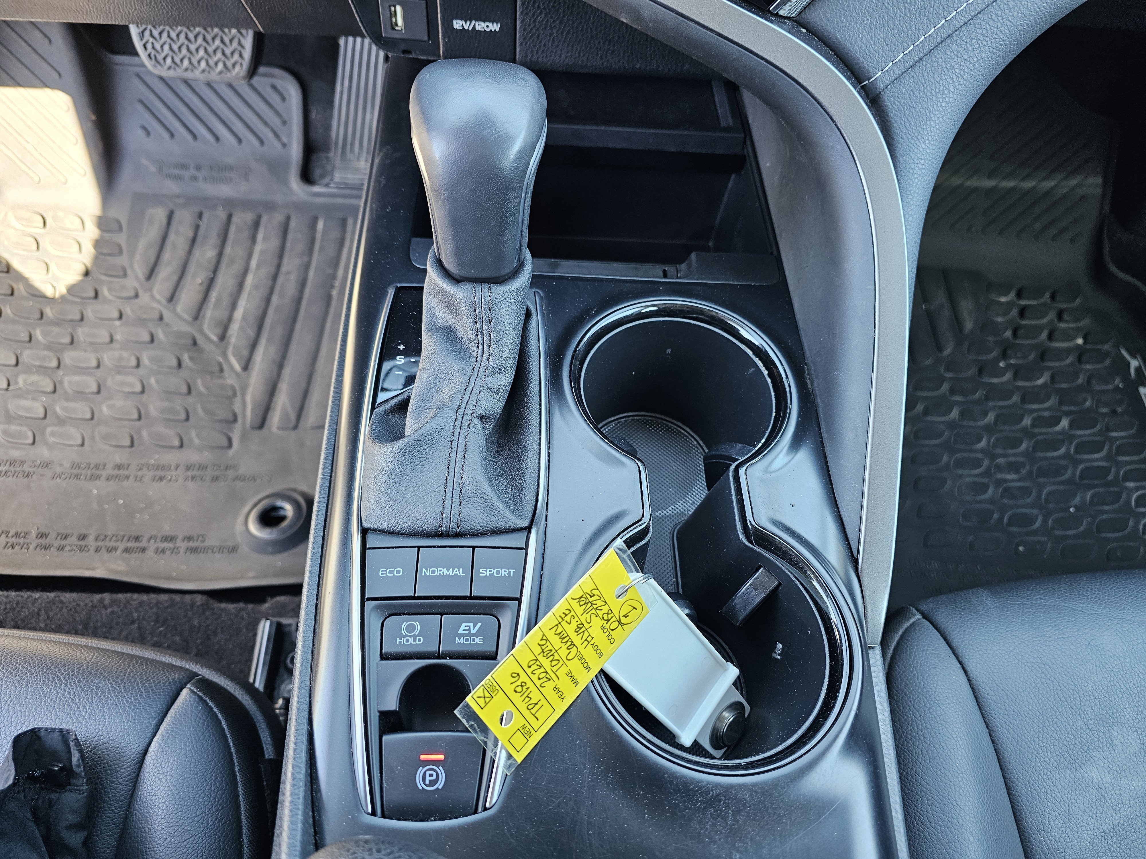 Used 2020 Toyota Camry SE image 25