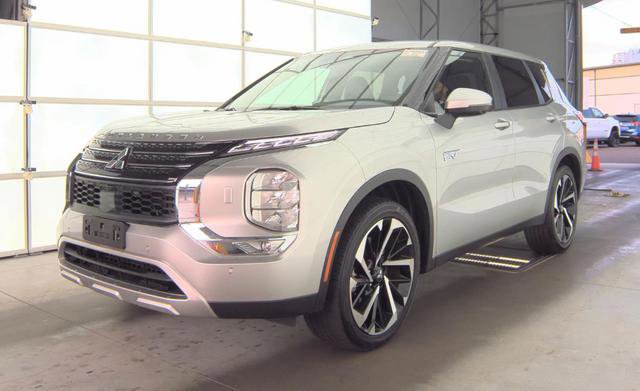 Used 2024 Mitsubishi Outlander SE image 16