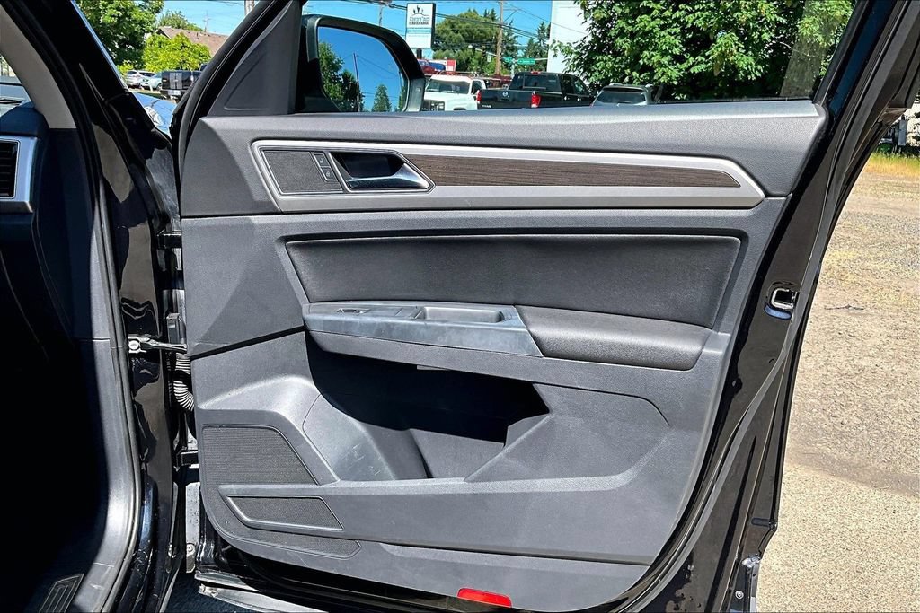 Used 2018 Volkswagen Atlas SEL FWD image 23