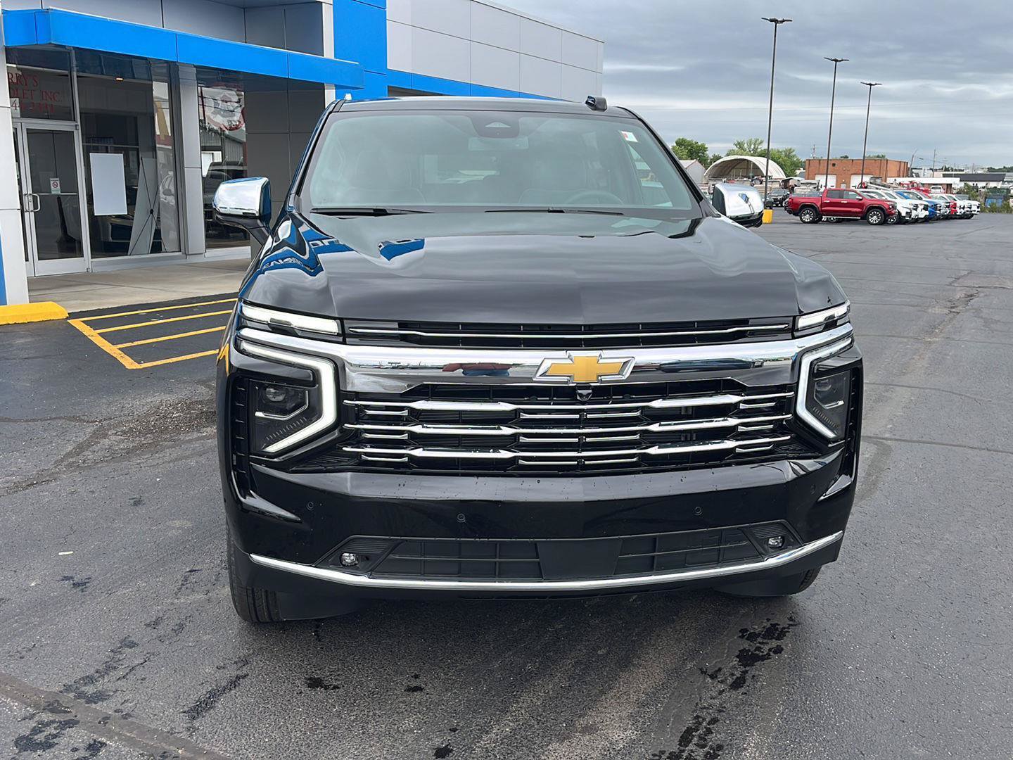New 2026 Chevrolet Suburban Premier w/ Sun And Tow Package AWD/4WD image 9