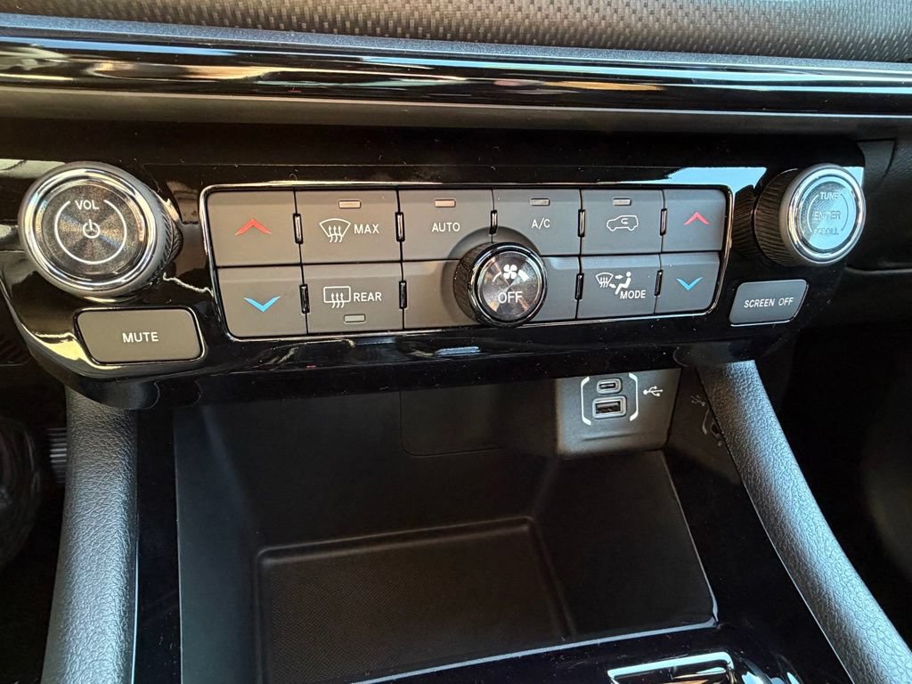 New 2026 Jeep Compass Latitude w/ Sun and Sound Group AWD/4WD image 20