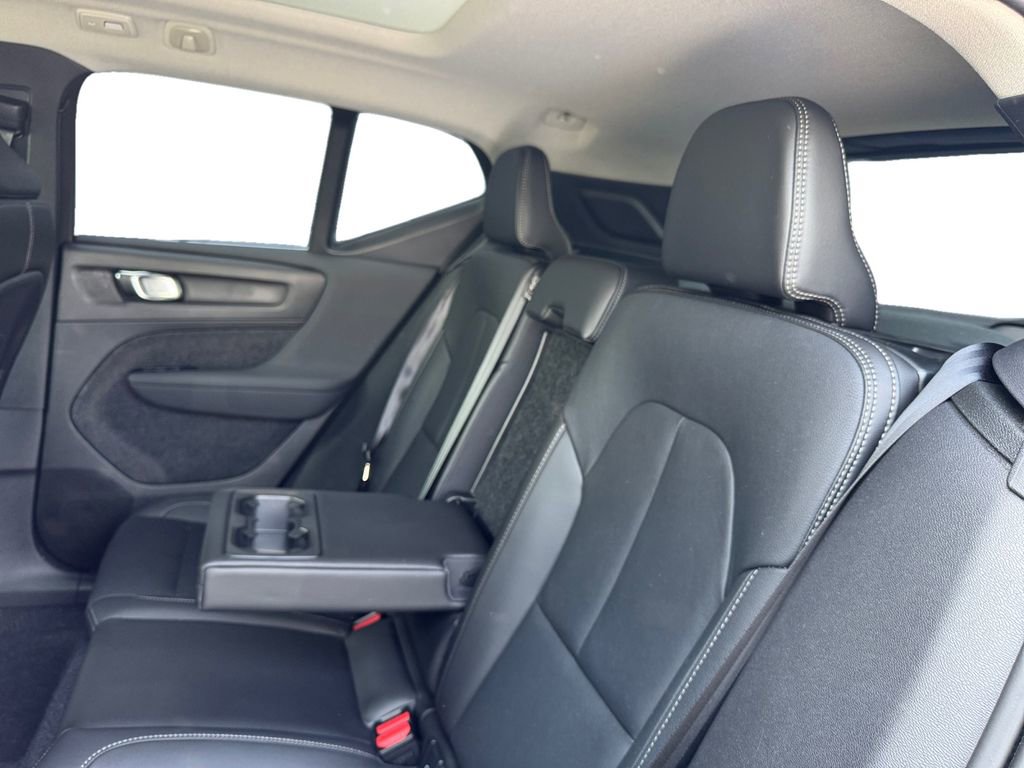 Used 2025 Volvo XC40 B5 Core AWD/4WD image 24