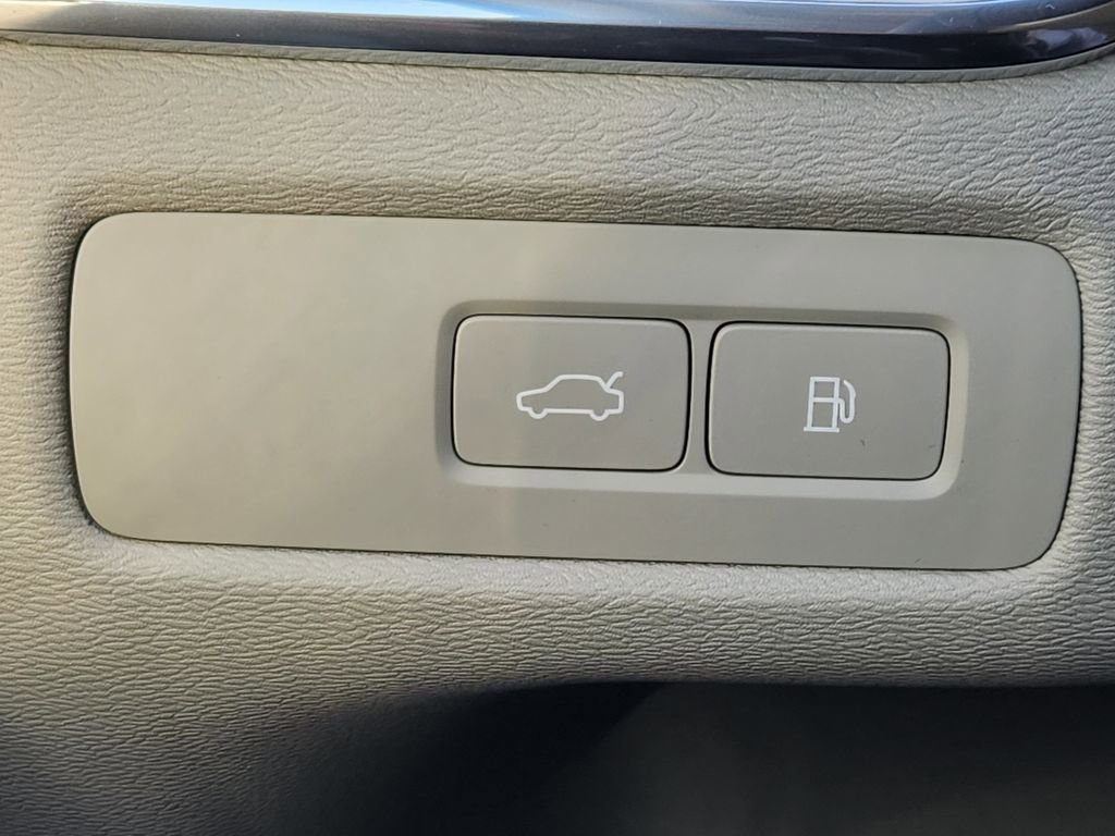 New 2026 Volvo XC60 T8 Ultra w/ Protection Package Premier image 12