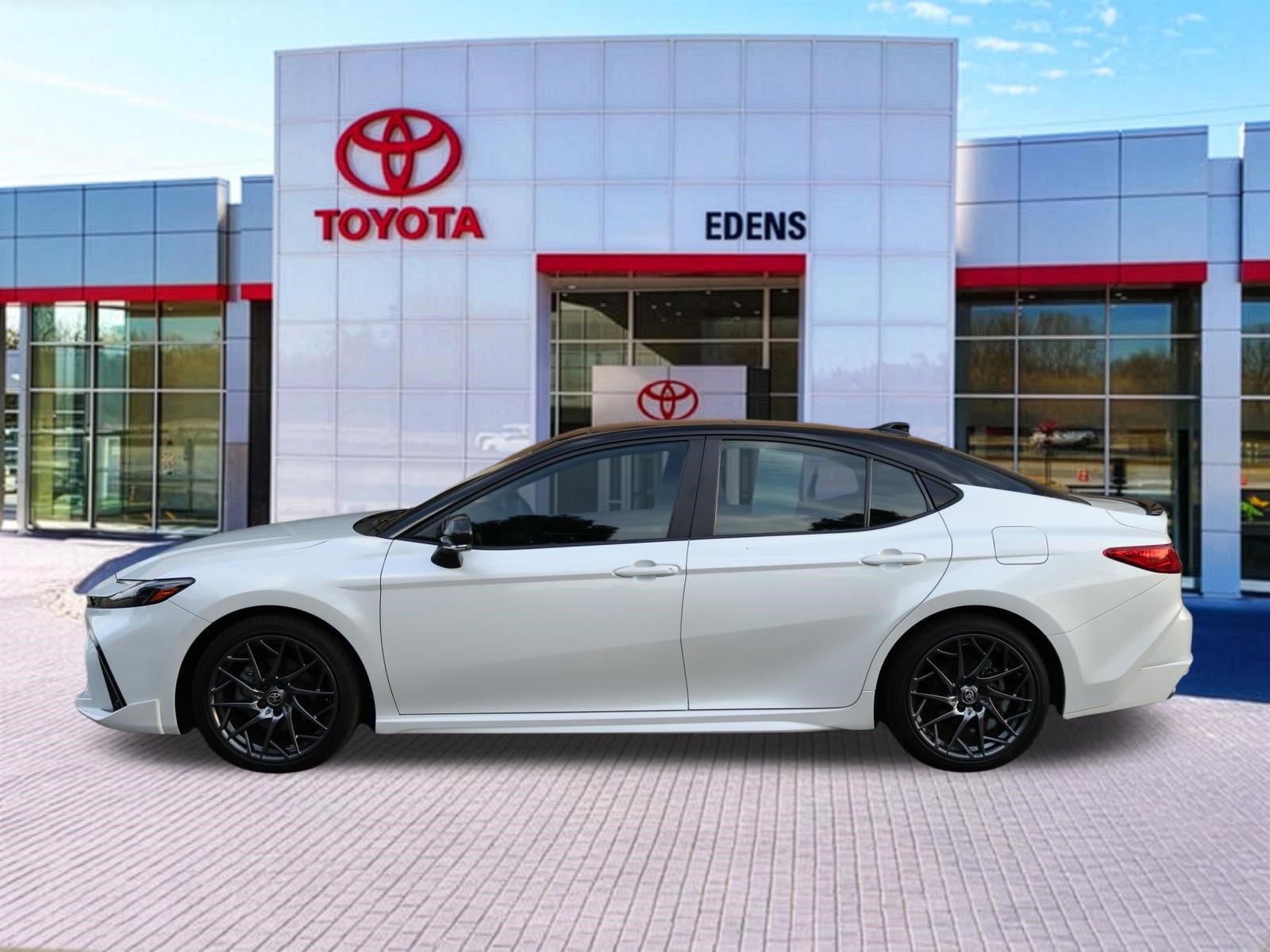 Used 2025 Toyota Camry XSE FWD image 8