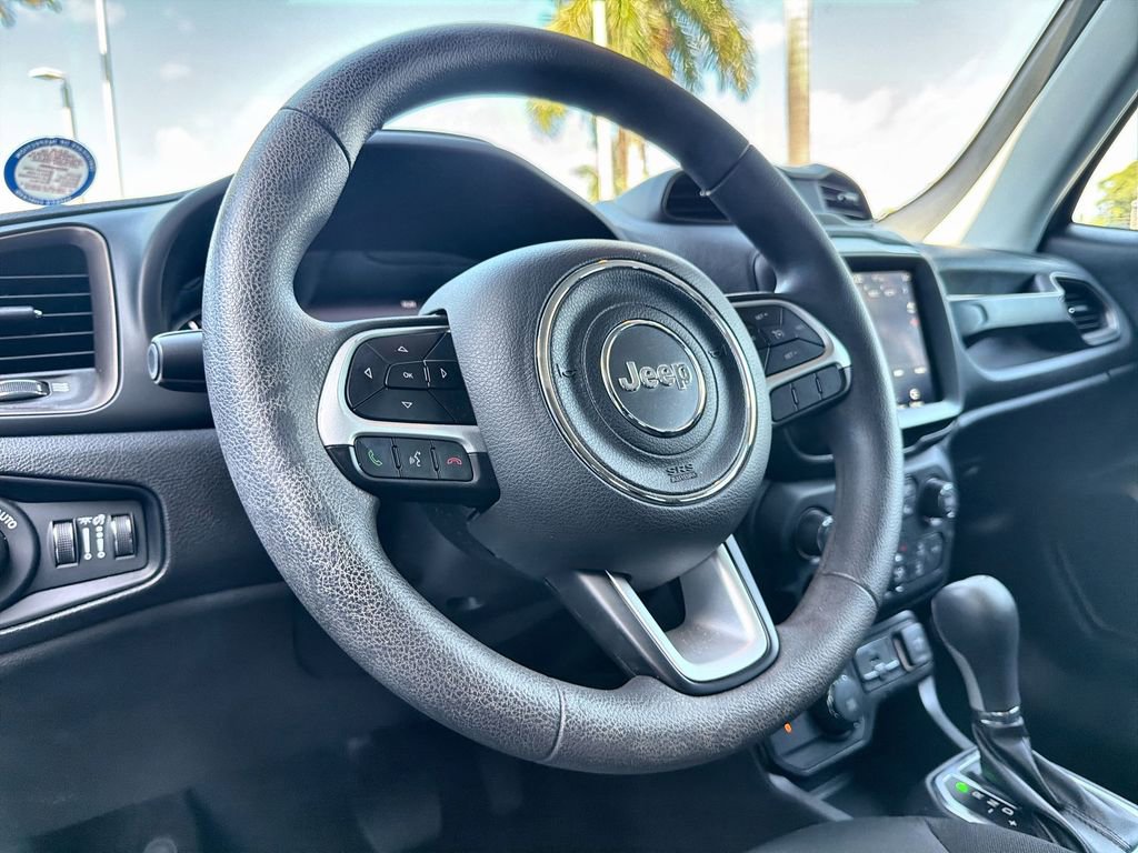 Used 2023 Jeep Renegade Latitude AWD/4WD image 24