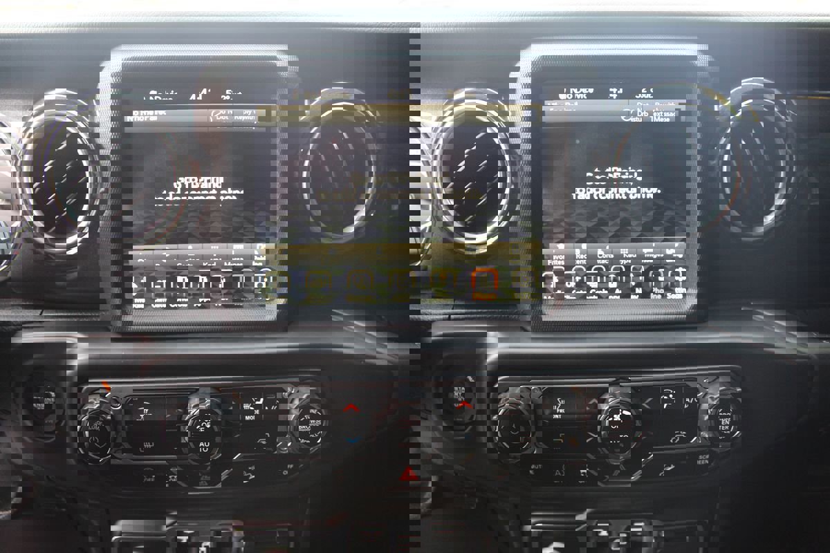 Used 2020 Jeep Wrangler Unlimited Sahara image 26