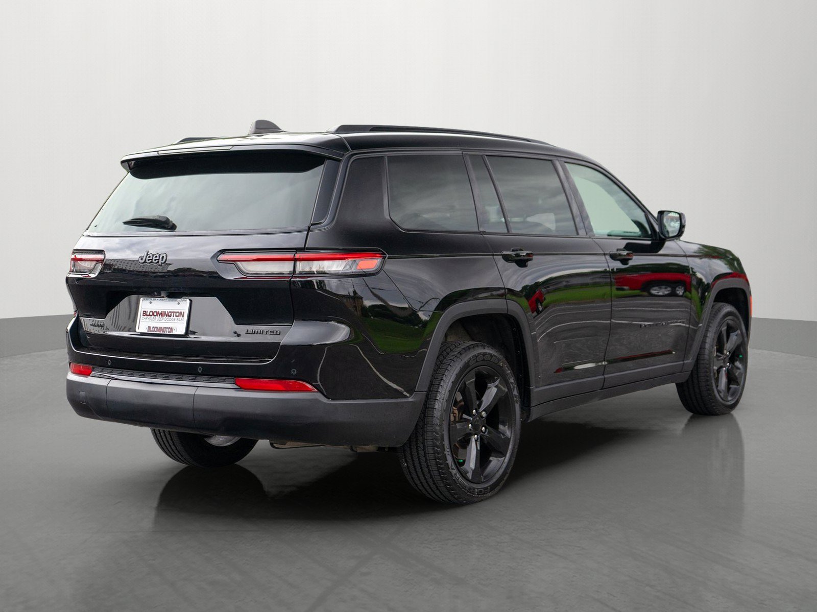 Used 2023 Jeep Grand Cherokee L Limited w/ Black Appearance Package AWD/4WD image 7
