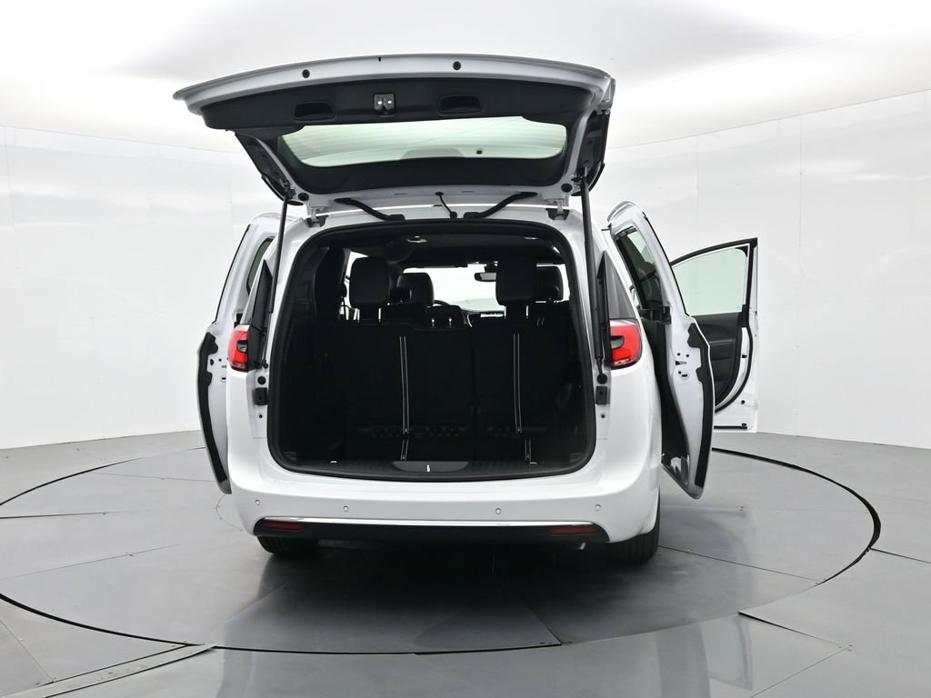 New 2026 Chrysler Pacifica Select image 31
