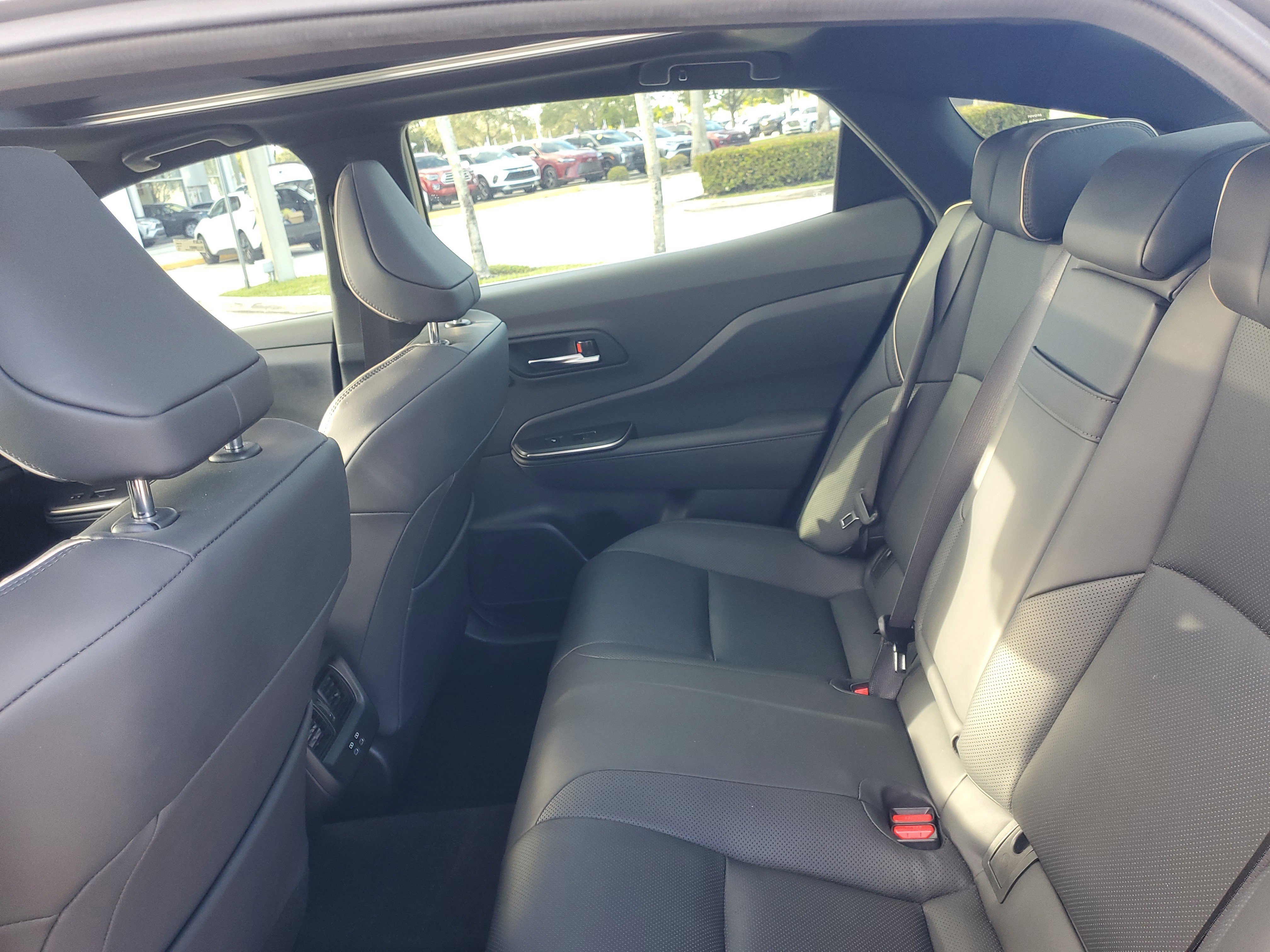 Used 2023 Toyota Crown Limited image 11