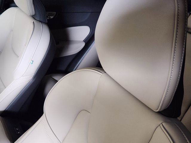 New 2026 Volvo XC60 B5 Plus w/ Protection Package Premier image 14