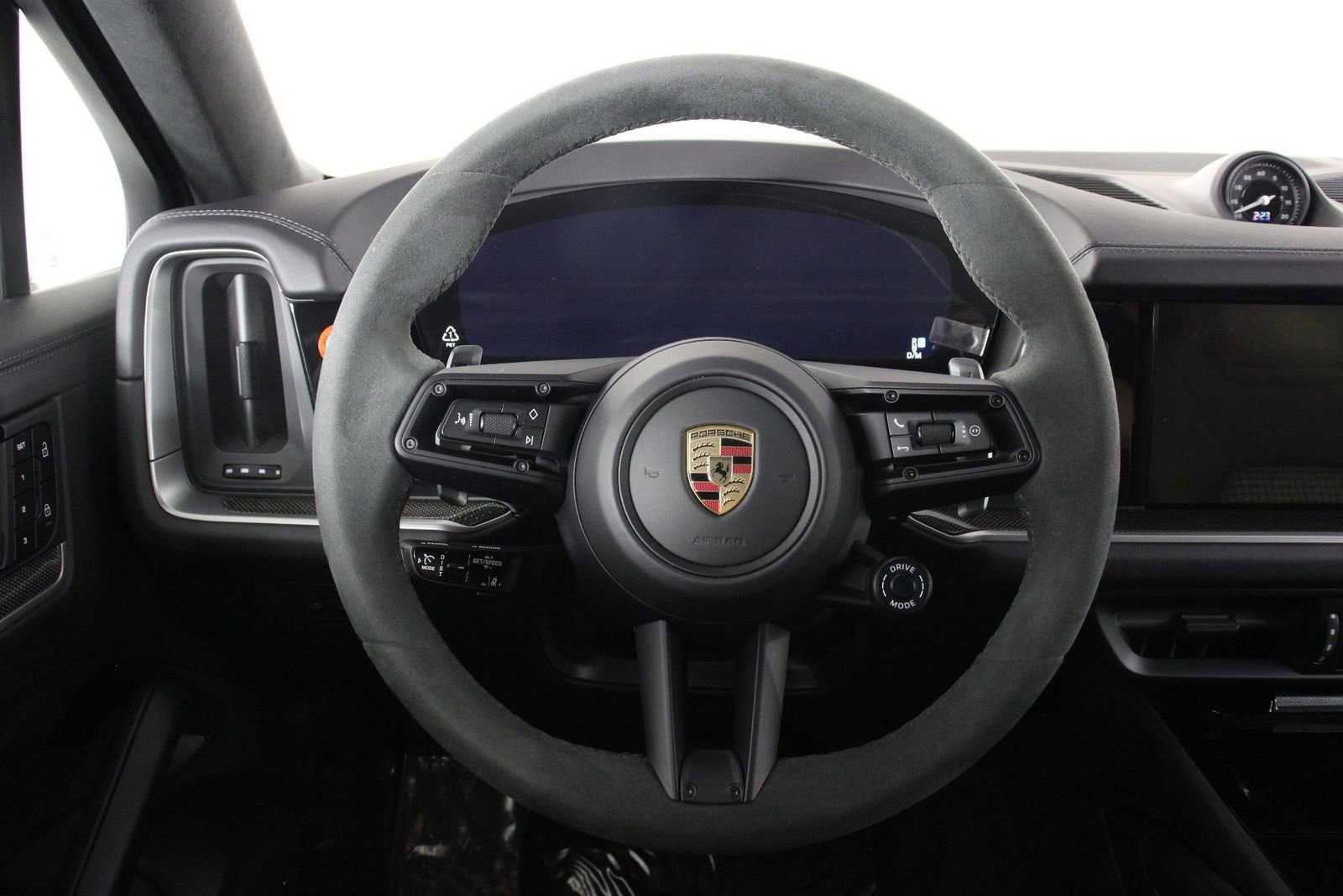 Certified 2025 Porsche Cayenne S image 12