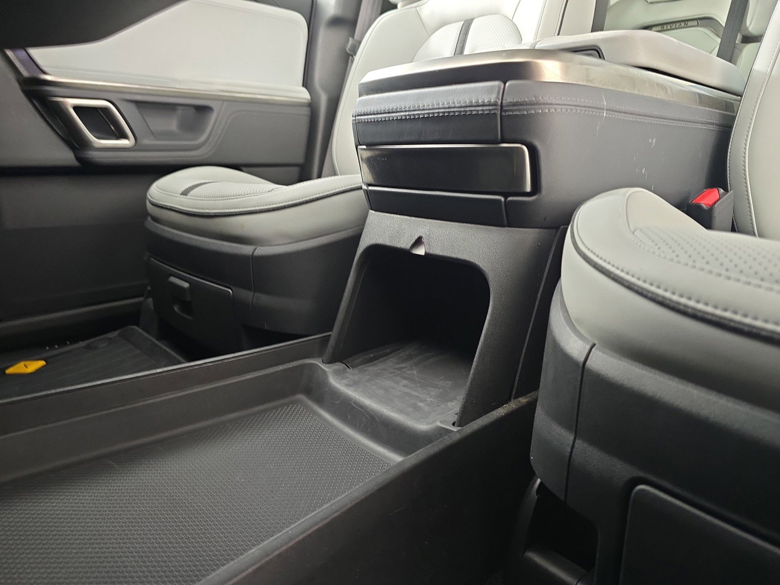 Used 2024 Rivian R1T Adventure image 31