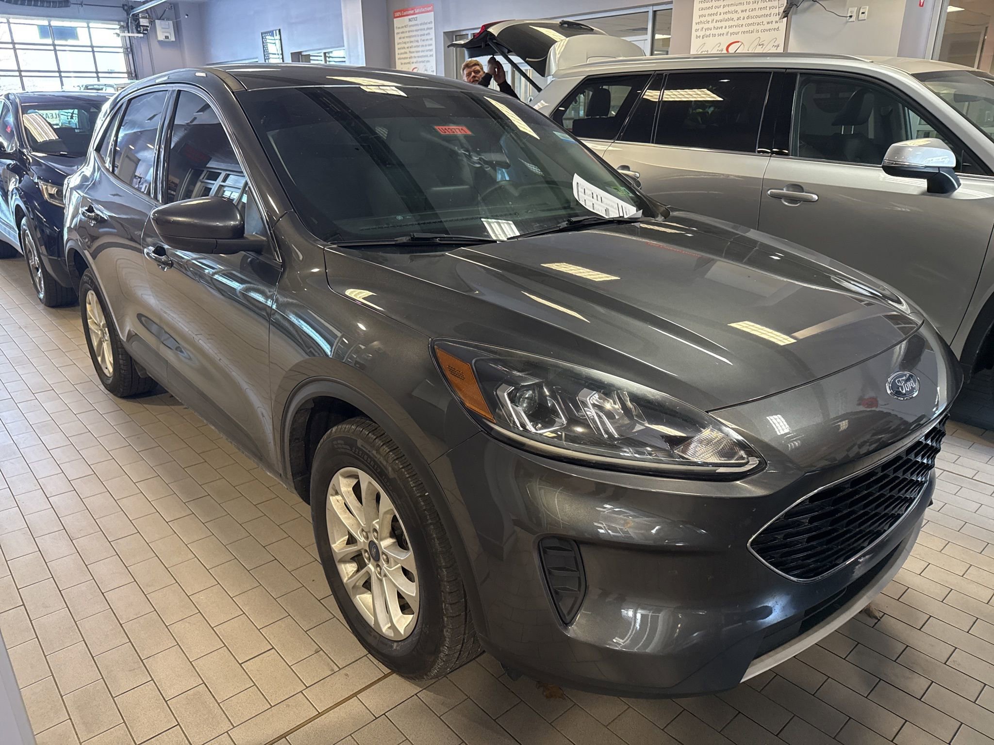Used 2020 Ford Escape SE video 3