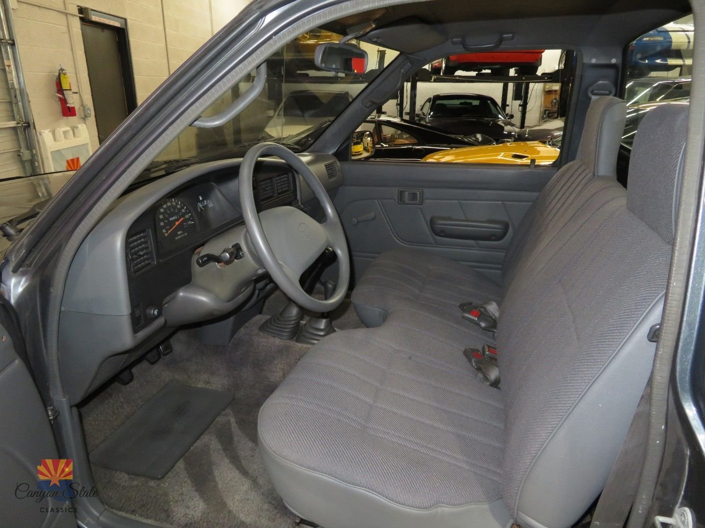 Used 1992 Toyota Pickup Deluxe AWD/4WD image 3
