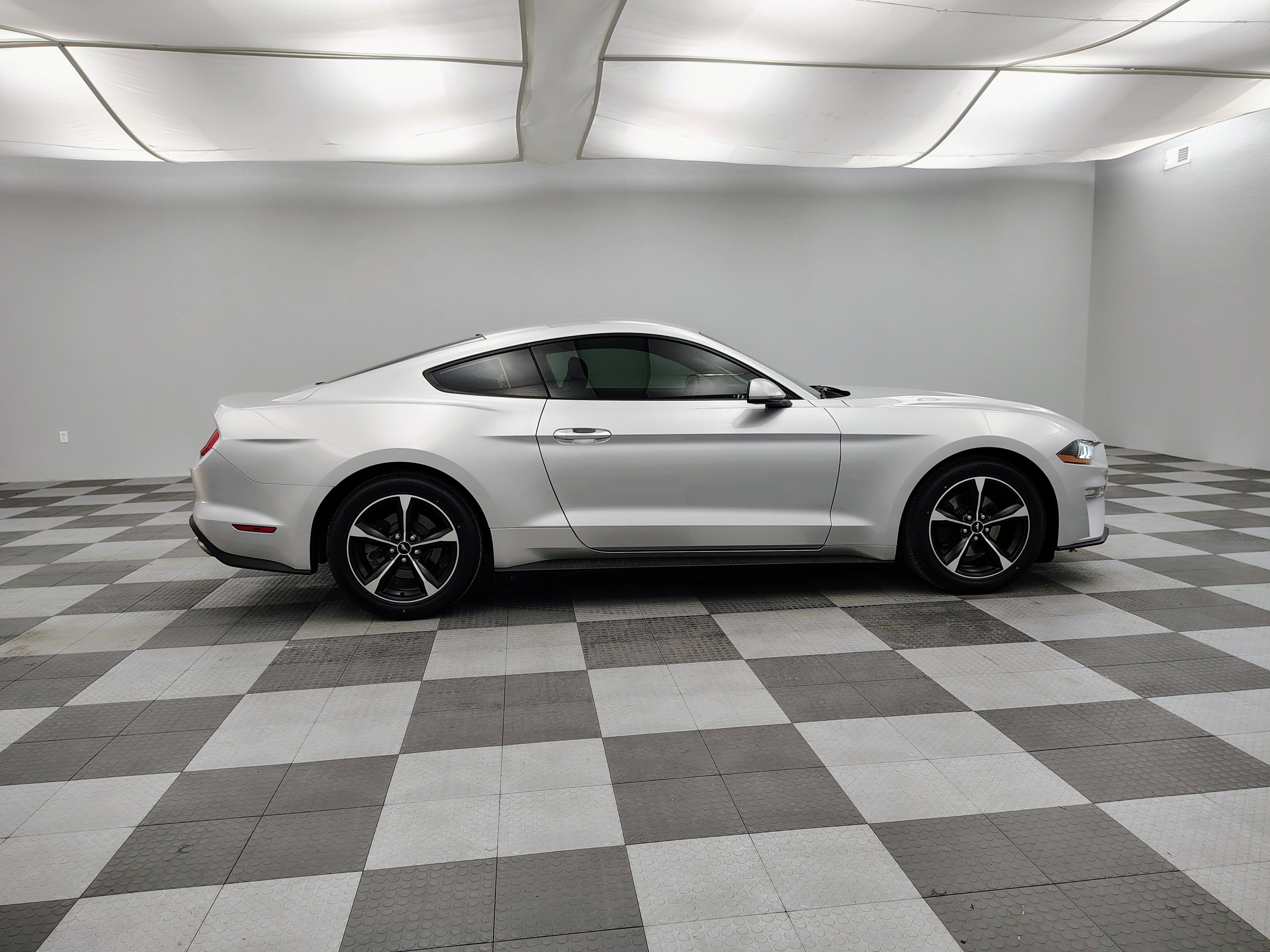 Used 2018 Ford Mustang Coupe image 10