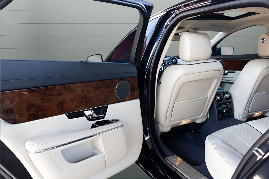 Used 2012 Jaguar XJ L RWD image 46