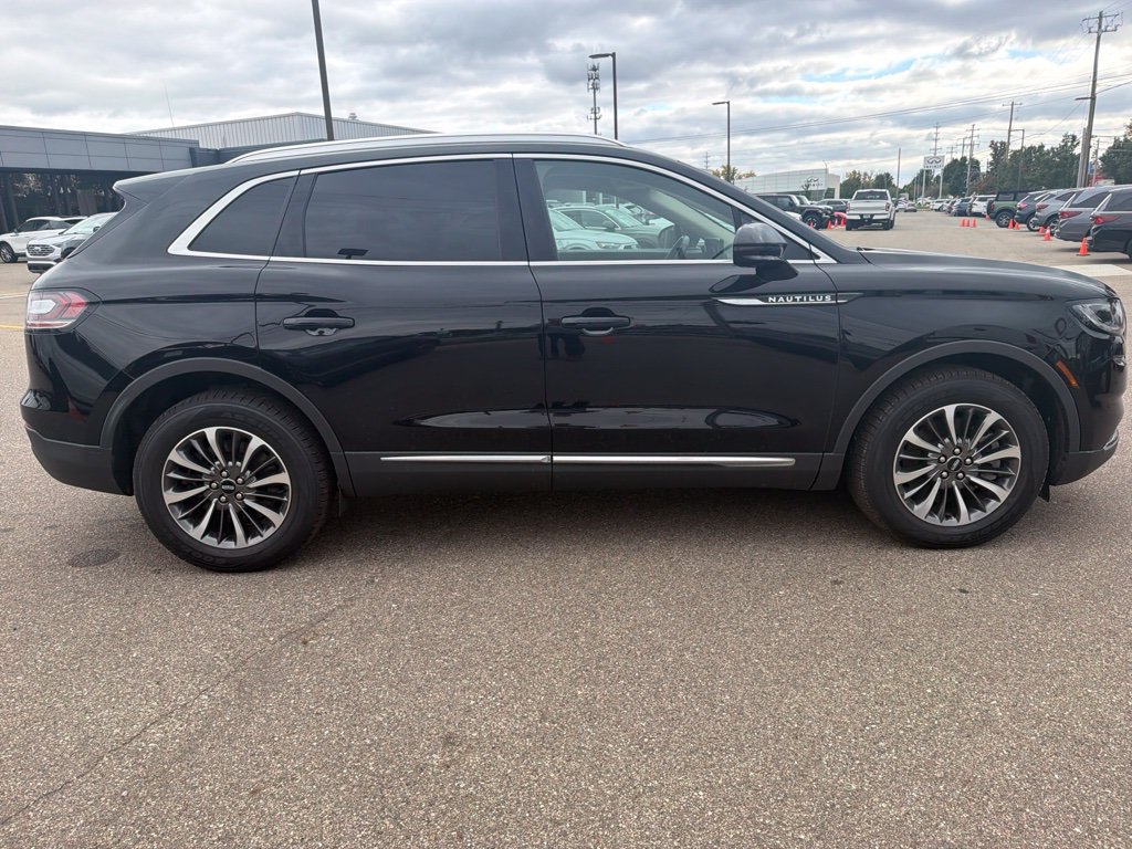 Used 2023 Lincoln Nautilus AWD w/ Premium Package image 5