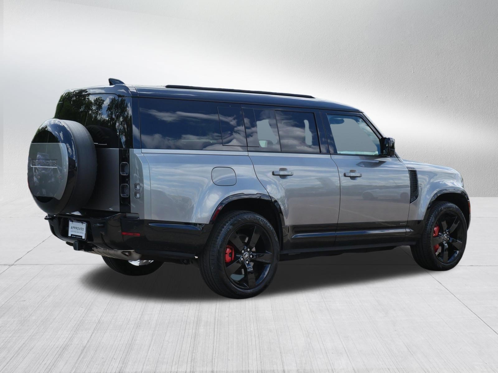 Certified 2025 Land Rover Defender 130 X AWD/4WD image 5