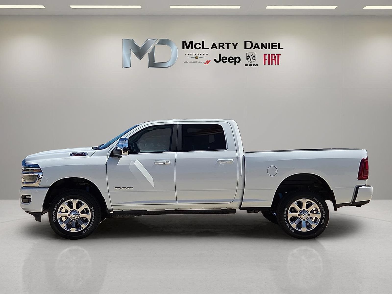 New 2026 RAM 2500 Laramie AWD/4WD image 3