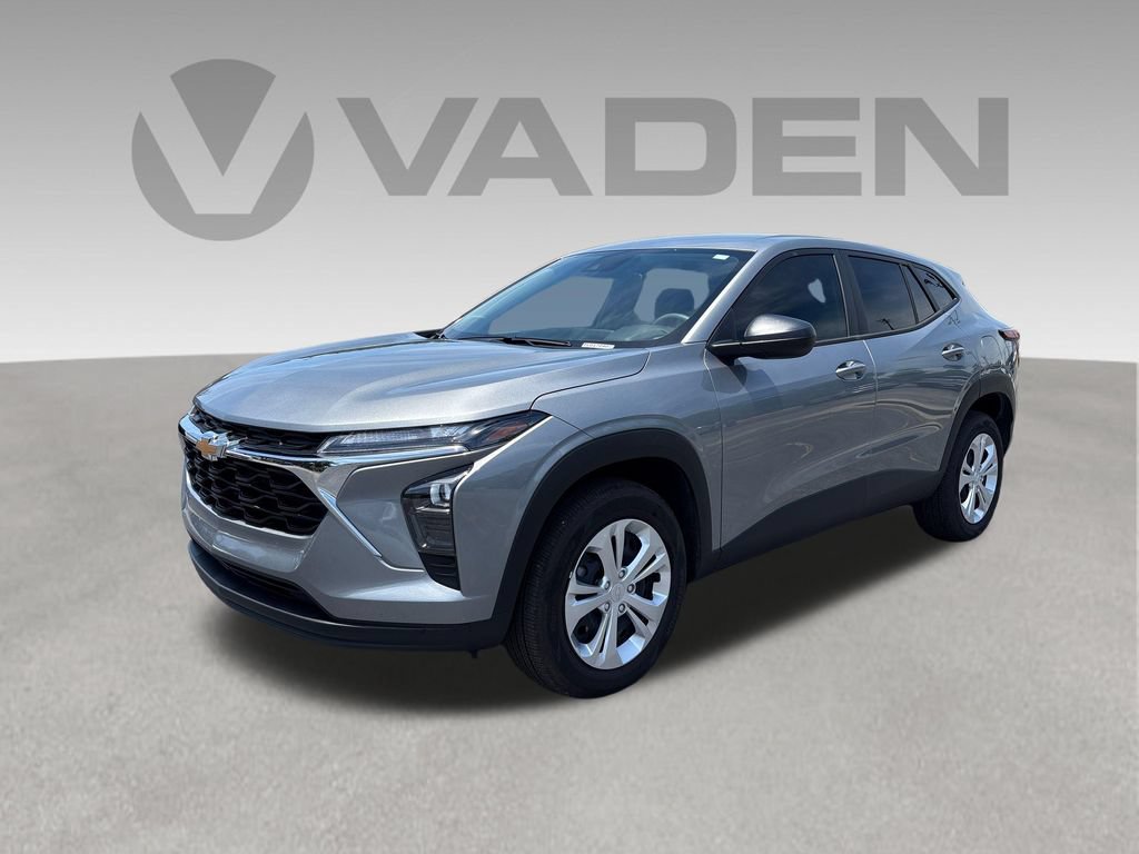Used 2026 Chevrolet Trax LS FWD image 1