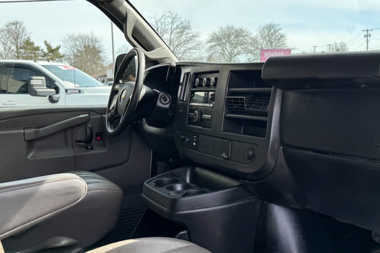 Used 2016 Chevrolet Express 3500 LS image 13