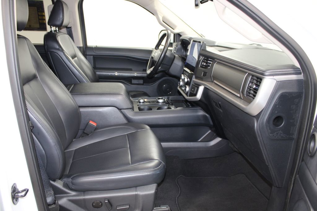 Used 2024 Ford Expedition Max XLT image 32