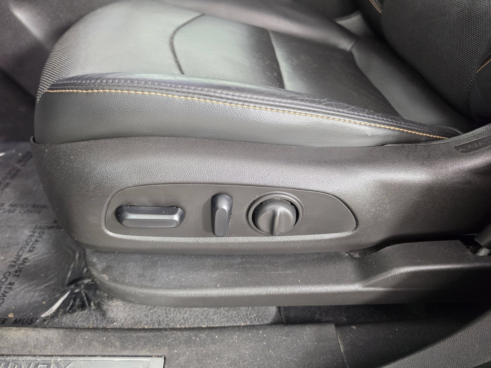 Used 2018 Chevrolet Equinox Premier FWD image 17