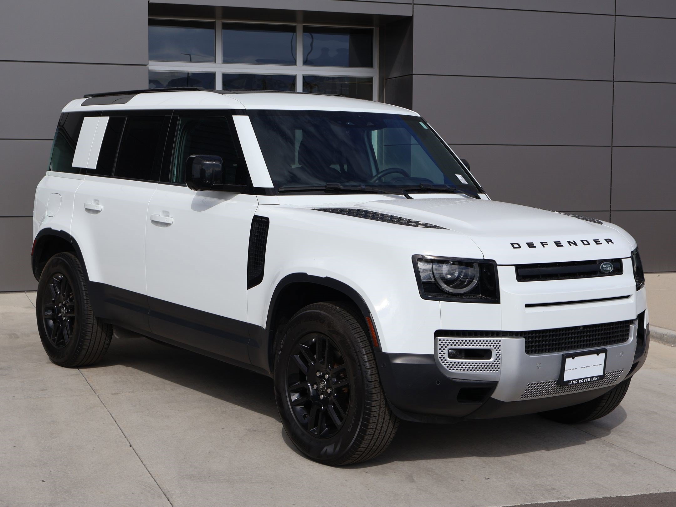 Used 2025 Land Rover Defender 110 S AWD/4WD image 3