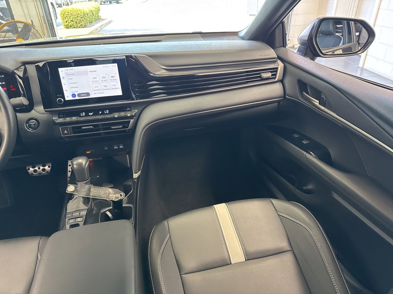 Used 2025 Toyota Camry SE w/ Convenience Package image 45