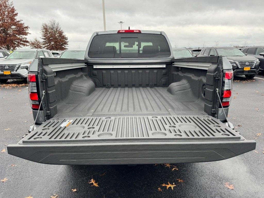 Used 2025 Nissan Frontier SV w/ SV Convenience Package image 6