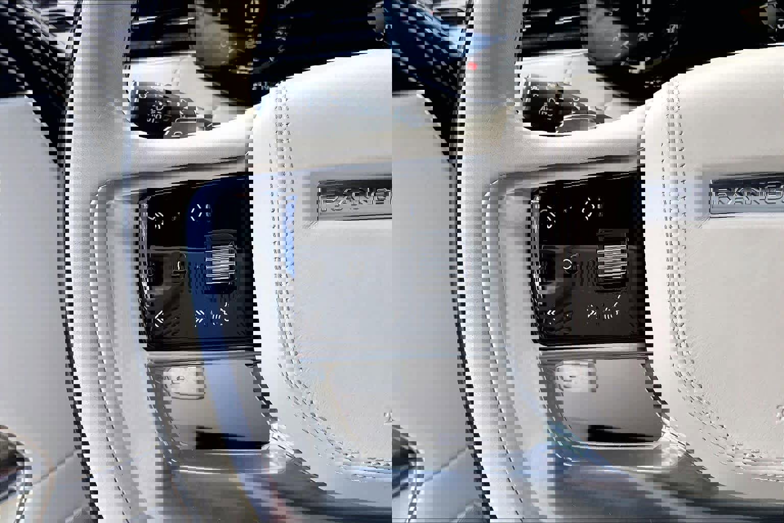 Used 2023 Land Rover Range Rover SE image 24