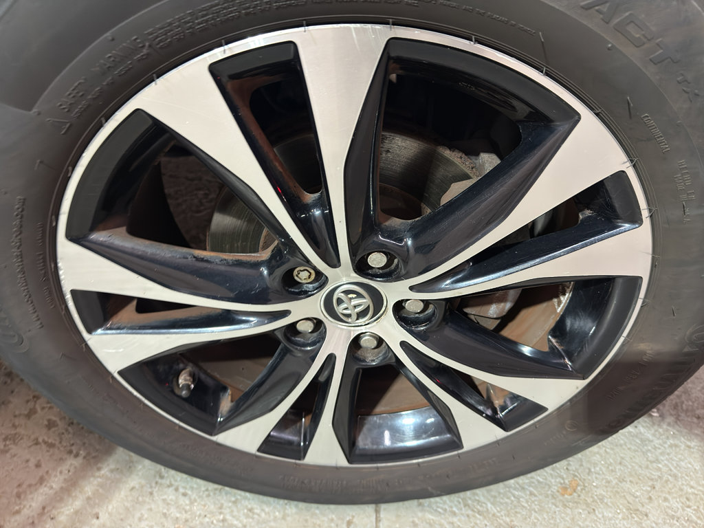 Used 2015 Toyota RAV4 Limited w/ Technology Package image 32