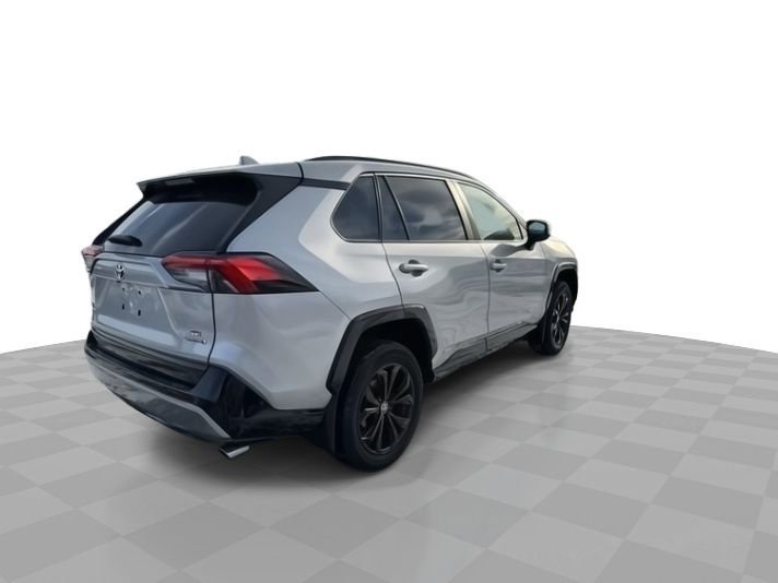 Used 2022 Toyota RAV4 SE w/ Convenience Package image 8