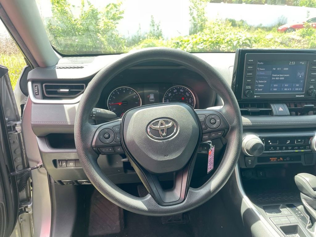 Used 2020 Toyota RAV4 LE FWD image 17