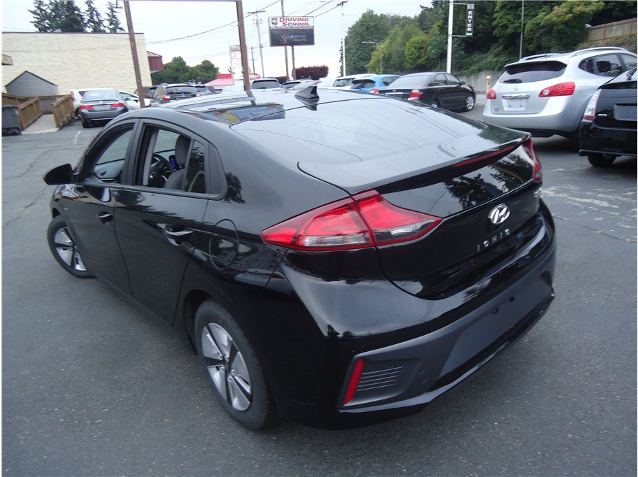 Used 2020 Hyundai Ioniq Blue FWD image 8