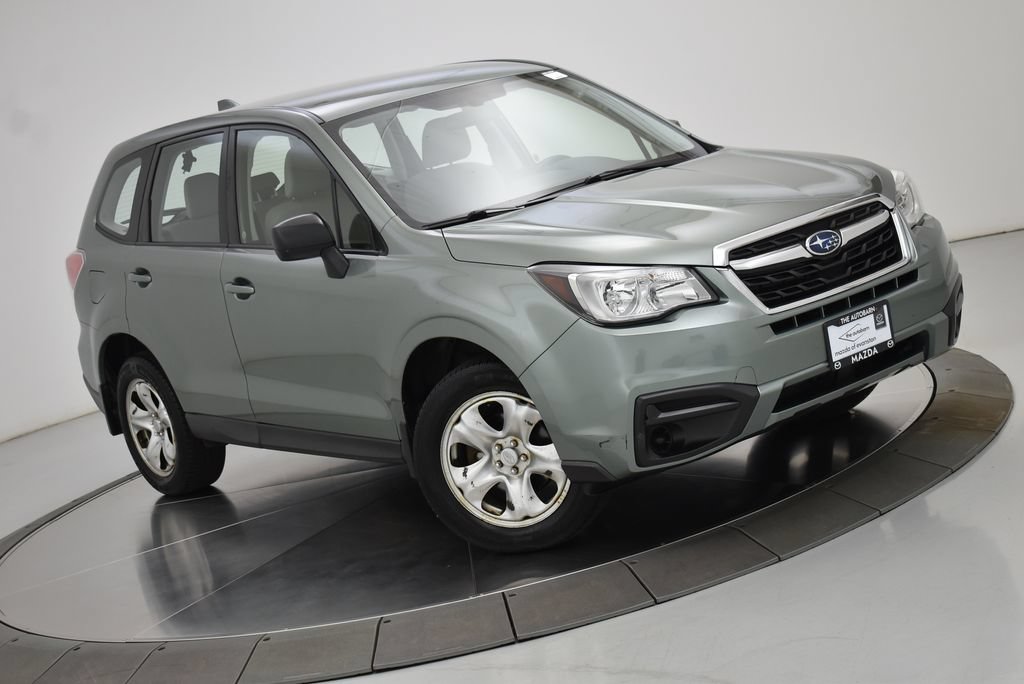 Used 2017 Subaru Forester 2.5i AWD/4WD image 2
